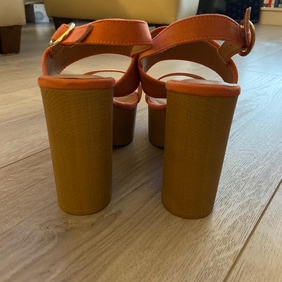 Pink Lily Size 8.5 Sydney Coral Block Heels - Picture 4 of 5